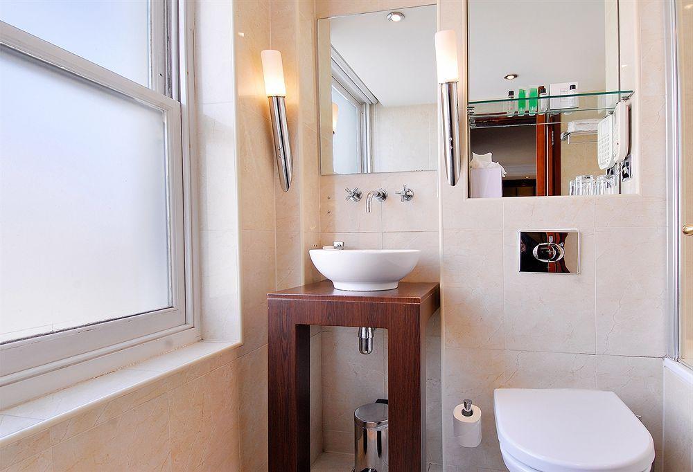 Moonlight 3* London